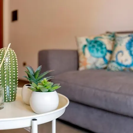 Emerald: A Due Passi Dal Mare.