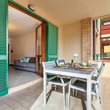 Emerald: A Due Passi Dal Mare. *