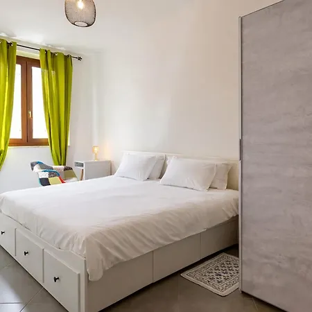 Emerald: A Due Passi Dal Mare.