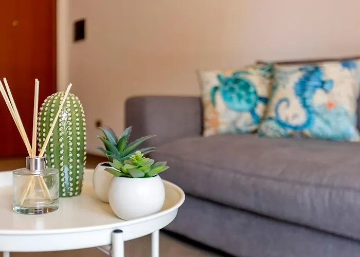 Emerald: A Due Passi Dal Mare.