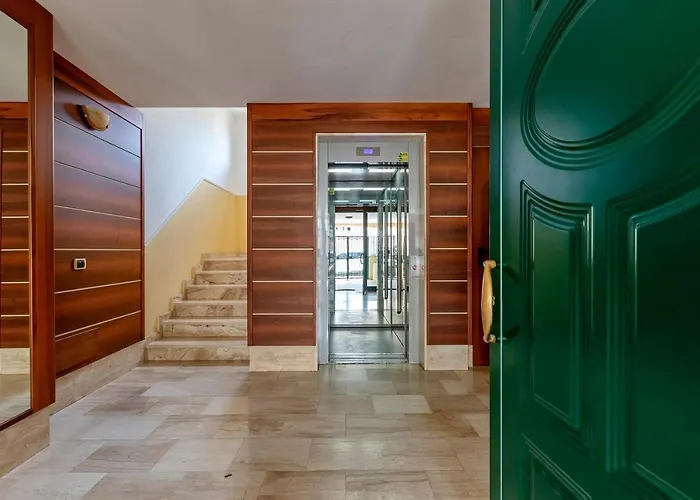 Emerald: A Due Passi Dal Mare. *