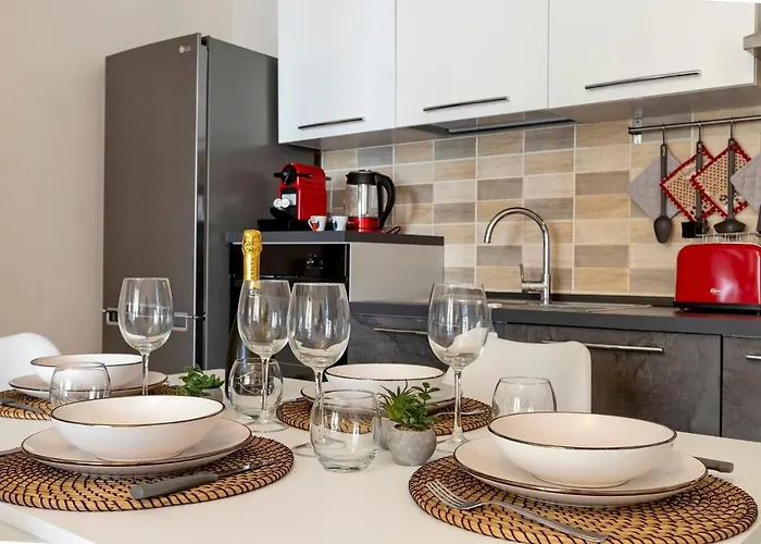 Emerald: A Due Passi Dal Mare. * Alguer