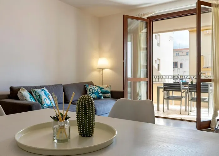 Emerald: A Due Passi Dal Mare. *