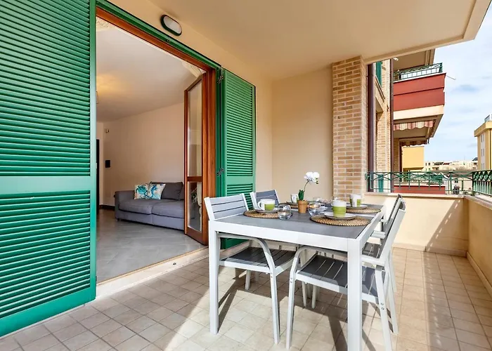 Emerald: A Due Passi Dal Mare. *