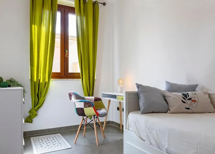 Emerald: A Due Passi Dal Mare. *