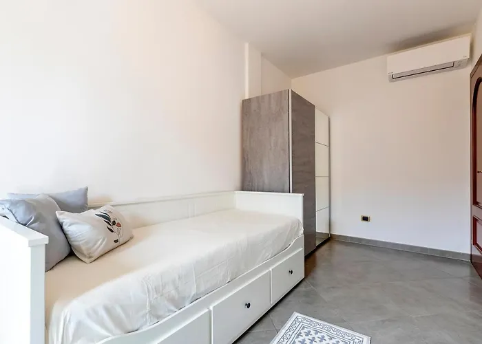 Emerald: A Due Passi Dal Mare.